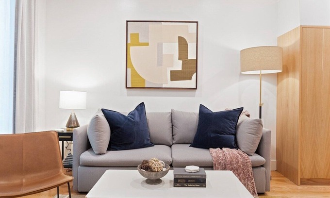 Cannonborough Elliotborough Apartment | Indulge in The Iris: Signature Suite with Top Amenities