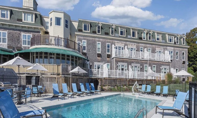 Jamestown Condo | Cozy 1 Bedroom Suite with Kitchenette Overlooking the Bay