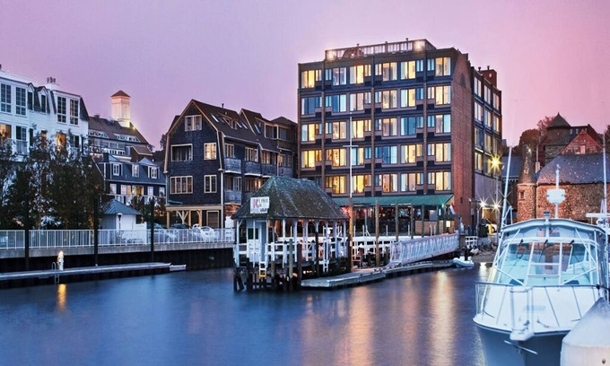 Yachting Village Condo | Cozy 1 Bedroom Suite with Kitchenette in Newport Inn