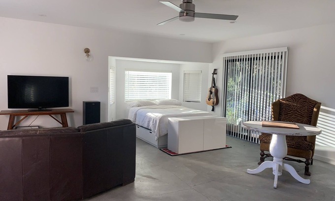 Altadena House | Discover LA CASITA: Pet-Friendly Retreat with Cozy Amenities