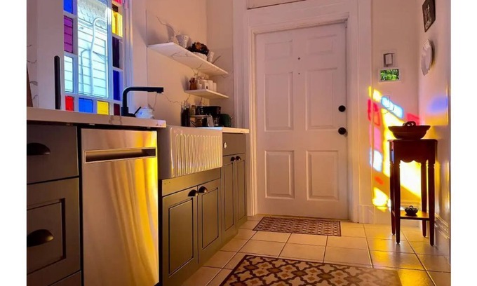 Jingletown Apartment | Idyllic Victorian Oasis Near Lake Merritt & Downtown