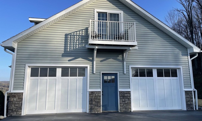 Town of Barton Apartment | Idyllic 1 Bedroom Retreat Boasting Scenic Country Views