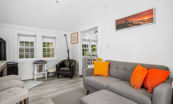 Orleans House | Cozy 1 Bedroom with Den Near Skaket Beach - Guest Rated 10/10