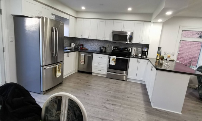Lisgar House | Cozy 1 Bedroom with Private Washroom and Essential Amenities
