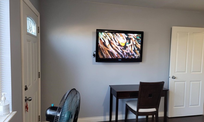 Townline Hill Apartment | Cozy 1 Bedroom Retreat with Private Entry and Kitchen