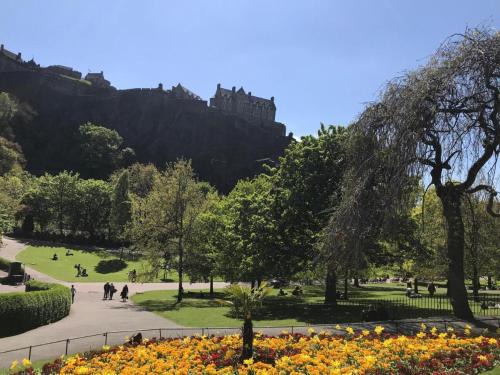 Haymarket Apartment | Stylish 1 Bedroom Flat in Central Edinburgh for Families
