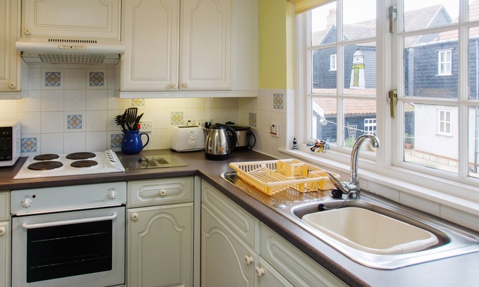 Thorpeness House | Inviting 1 Bell Lodge with Spa & Breakfast for 8 Guests