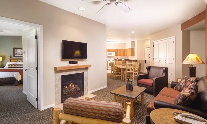 West Yellowstone Condo | Convenient Condo Steps from West Yellowstone with Pool & Spa