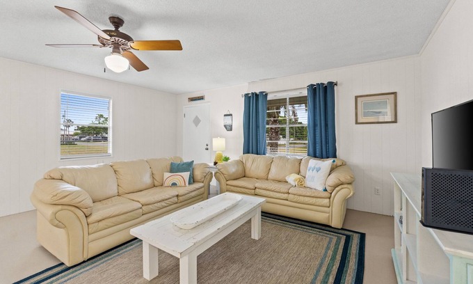 Laguna Beach House | Beachside Getaway: Pet-Friendly Cottage with Ocean View