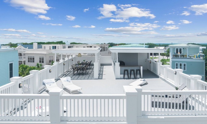 Charleston County House | Oceanfront Bliss at Sand Dune by AvantStay: 6 BR Bungalow