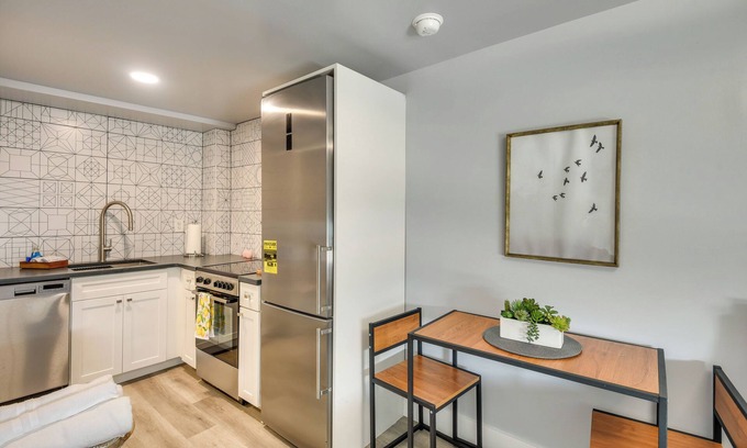 Rogers Seabreeze Apartment | 1 Block to Daytona Beach: Modern Studio