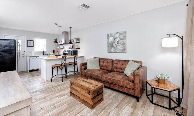 New Port Richey House | Convenient Stay Near Downtown with Oceanfront Views
