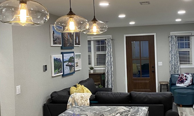 Clear Lake House | Ideal Stay Steps from Lake & Surf Ballroom - 10/10 Rated
