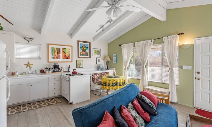 Hermosa Beach House | Beachside Retreat: 9.8/10 Rated, Pet-Friendly Escape
