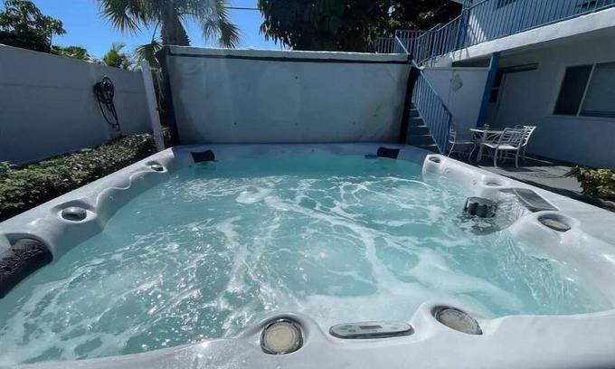 Palm Beach Shores Condo | Steps from the Beach: Pet-Friendly Oasis with Ocean Views
