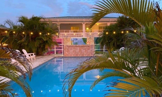 Tierras Nuevas Poniente Apartment | Pet-Friendly One-Bedroom Apartment at El Flamingo Beach Club