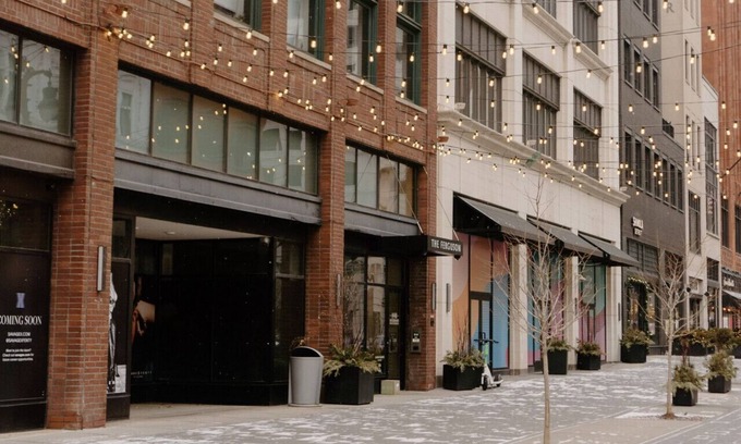 Brush Park Apartment | Prime Location 1 BR Apartment with Fireplace & Office