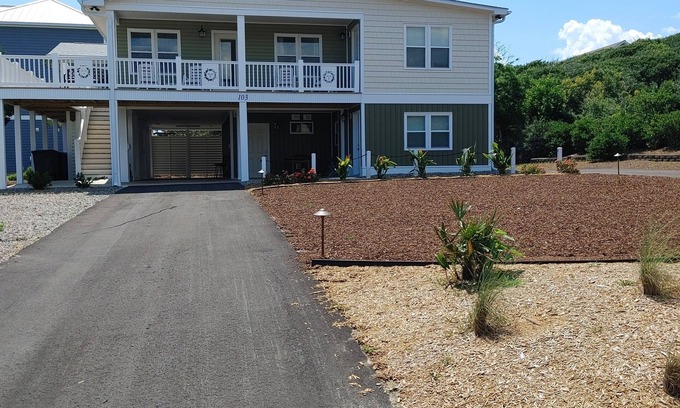 Emerald Isle Apartment | Ocean View 1 BR Apartment with Breakfast & Pet-Friendly Access