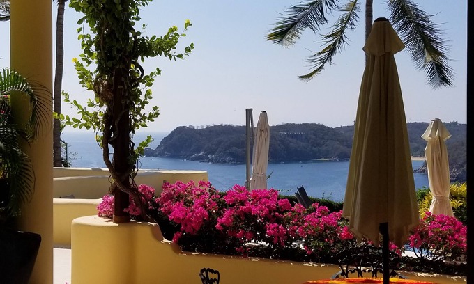 P Chahue Condo | Oceanfront 1 BR Condo at Spectacular Sueno Real
