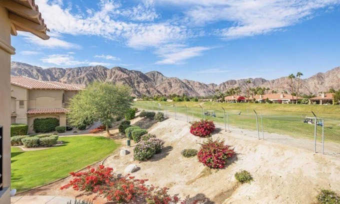 Village Apartment | Beautiful 1 BR Condo with Pool & Hot Tub, Ocean Views