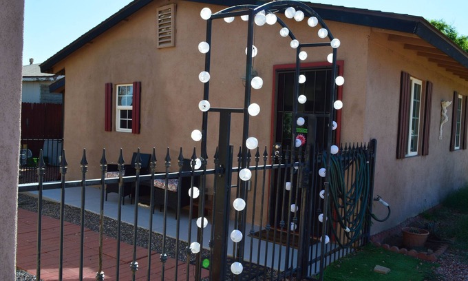Glendale Apartment | Cozy GuestHouse in Glendale with Spa & Breakfast Included
