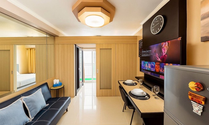 Barangay 76 Condo | Elegant 1 Bedroom Condo with Ocean Views Near MOA