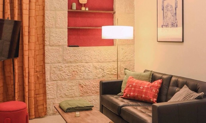 Jerusalem City Centre Apartment | 1 Br Gem in Charming Nachlaot Steps to Shuk