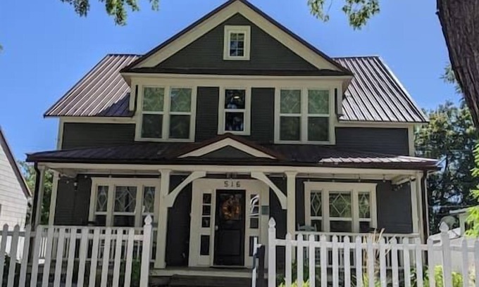 Garden District Apartment | Pet-Friendly 1 BR Close to Downtown and Beach - Guest Rated 9.8