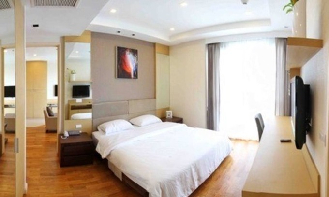 Asoke Apartment | Panoramic View Retreat with Pool in Vibrant Bangkok