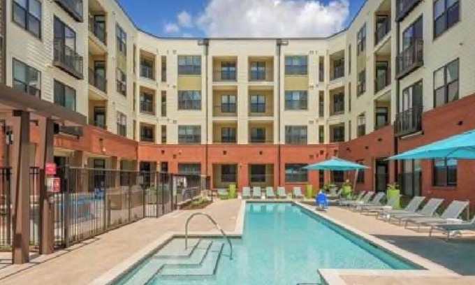 Downtown Apartment | Cozy 1 BR Unit with Skyline View and Free Parking