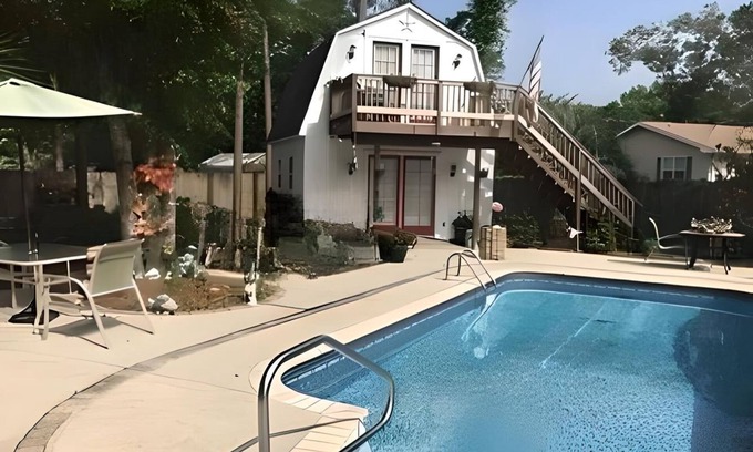 Pawleys Island Apartment | Cozy 1 BR Studio with Pool, Golf Cart & Ocean View