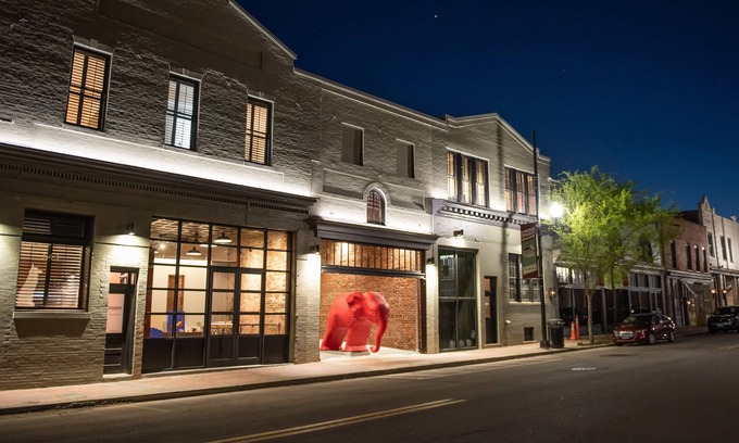 Danville House | Cozy 1 BR Suite with Full Amenities Near Dining & Nightlife
