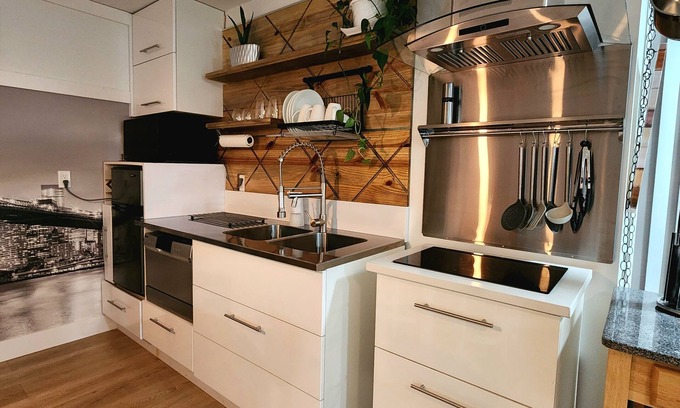 Abbotsford House | Budget-Friendly 1-BR Suite near Sumas Mountain with Spa