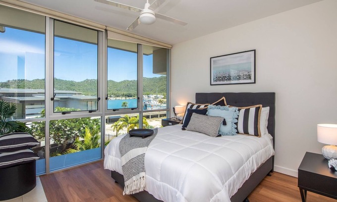 Nelly Bay Apartment | Oceanfront 1 Bright Point Apartment with Private Pool