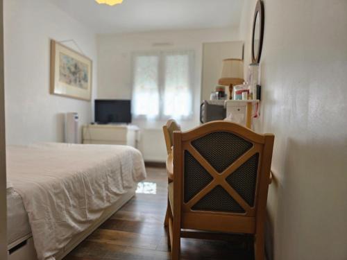 Quincy-Voisins House | Cozy Oceanfront Room for Two at Chez l'Habitant