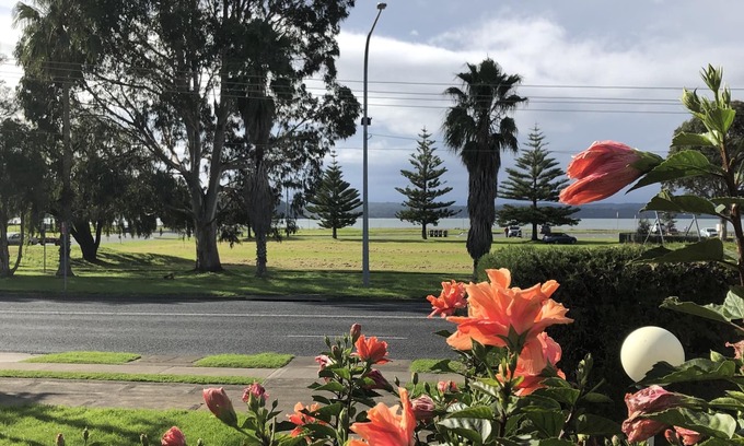 Batehaven Apartment | Discover 1 Commodore Batehaven with Ocean View & Spa