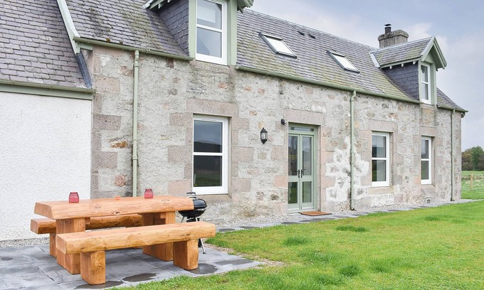 Carrbridge Cottage | Cozy 3 Bedroom Retreat in Scenic Carrbridge, Pet Friendly