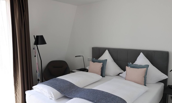 Ludwigsvorstadt-Kliniken Apartment | Guest Rated 10/10: Cozy Double Room with Breakfast Included