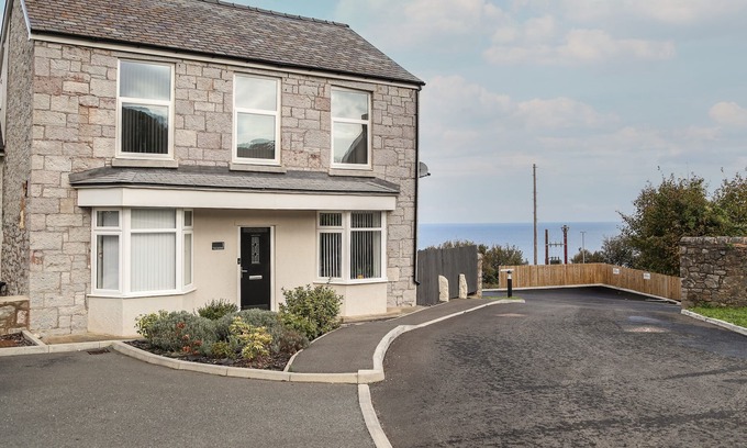 Llanddulas Cottage | 1 DULAS APARTMENTS, country holiday cottage in Llanddulas
