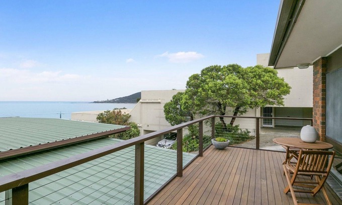Lorne Apartment | Beach Side Classic at 1@ Fifty Nine with Ocean Views
