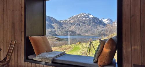 Oksnes House | Discover 1 Hel Hytte with Ocean View in a Scenic Area