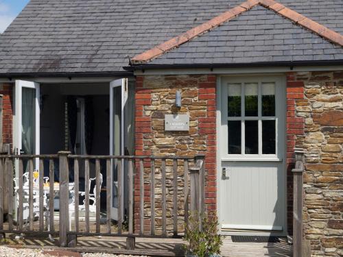 Bugford House | Cozy 4-Star Keepers Cottage in Hillfield Village