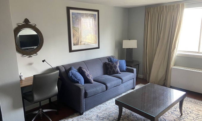 Downtown Atlanta Condo | Premier King Suite in Downtown ATL with Free Parking