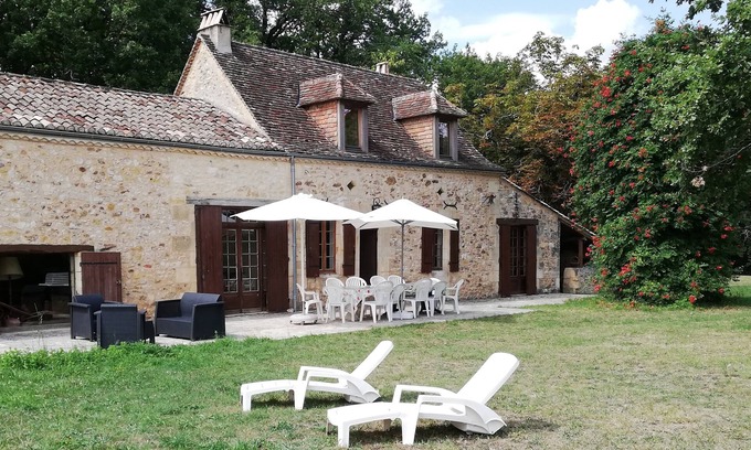 Labouquerie House | Discover La Faneuse: Tranquil Retreat with Pool & Breakfast