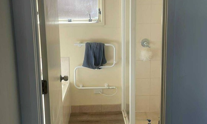 Glen Eden House | 1 large room in cozy 3-Bedroom in glen eden