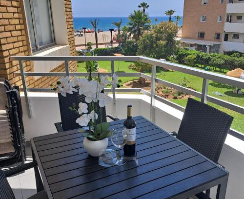 Torreblanca Apartment | Oceanfront Retreat at Apartamento La Brisa Marina