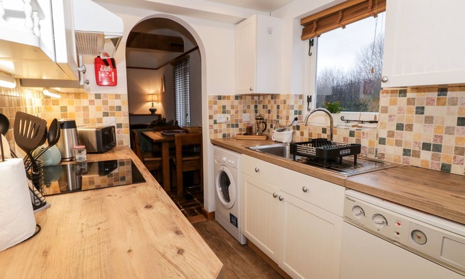 Bilting Cottage | Discover 1 Little Ripple Cottages: Romantic Oceanfront Retreat