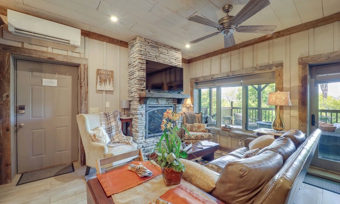 Beech Mountain Apartment | Beech Mountain Cabin with Deck & Spa: Top-Rated Escape!