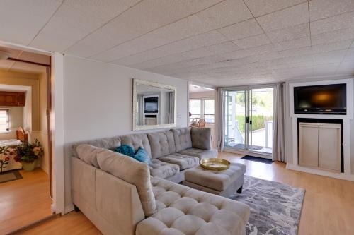 Birch Bay House | 1 Mi to Birch Bay SP! Cozy Cabin with Pool Access