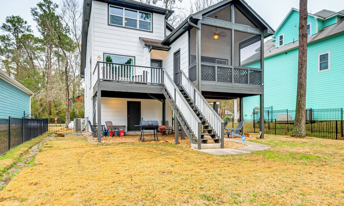 Montgomery House | < 1 Mi to Boat Ramp: Waterfront Lake Conroe Home!